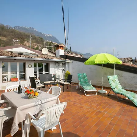 Angela -terrace & Beautiful View - Happy Casa de Férias *